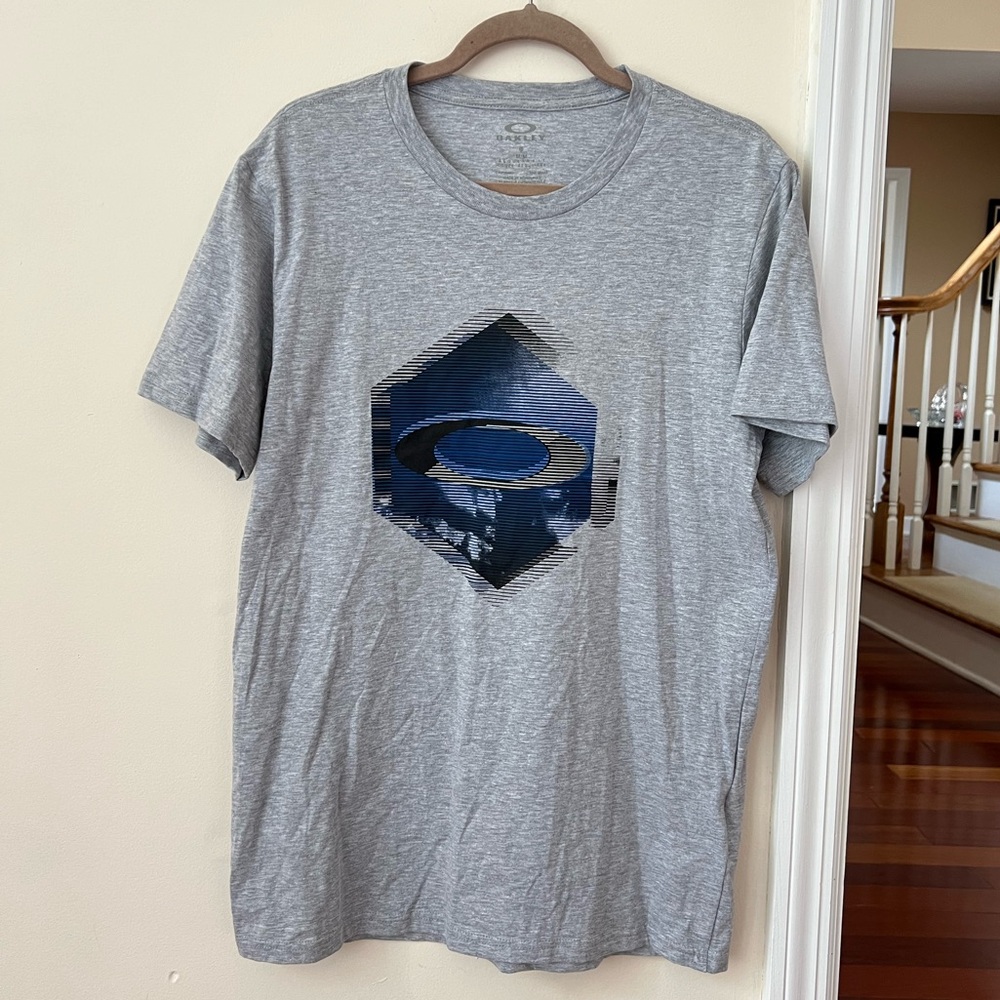 Men’s Light Gray Blue and Black Oakley Logo Graphic Tee Shirt